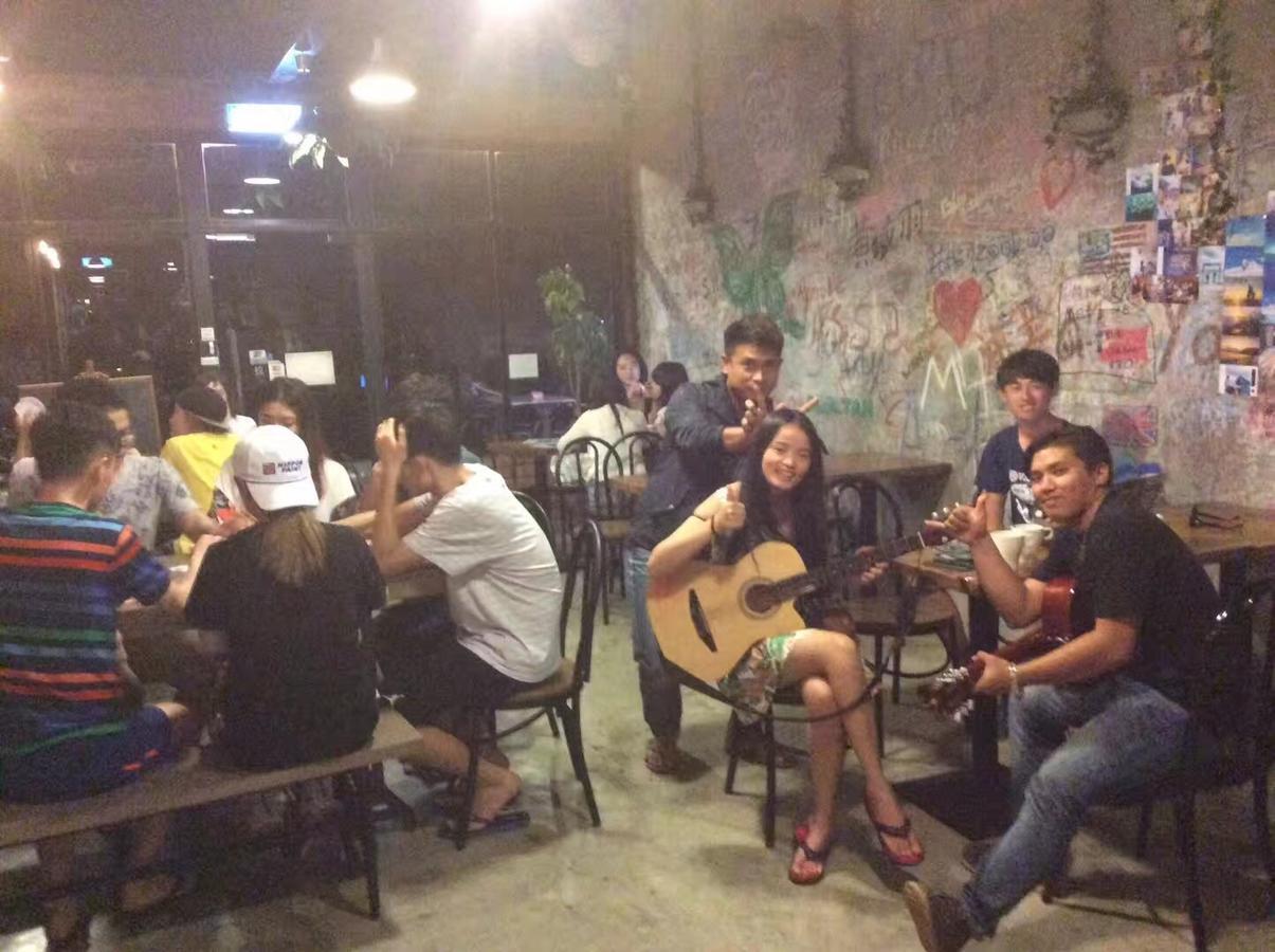 Cube Bed Station & Tours Sdn Bhd Hostel Semporna Bagian luar foto
